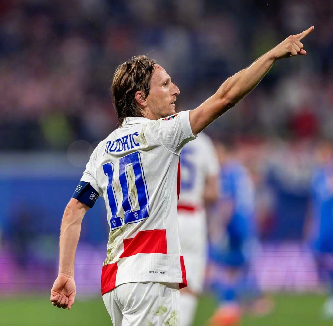 每体：巴萨有罗克20%转会分成，若5000万欧转会可获1000万欧