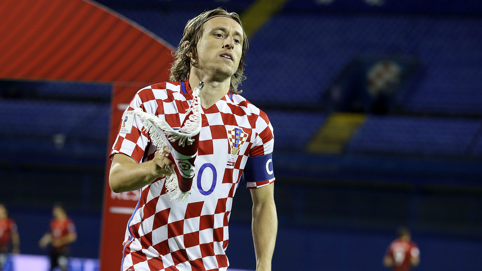 贴脸开大！祖巴茨罚球时，老鹰主场球迷高喊“保罗在哪里？”