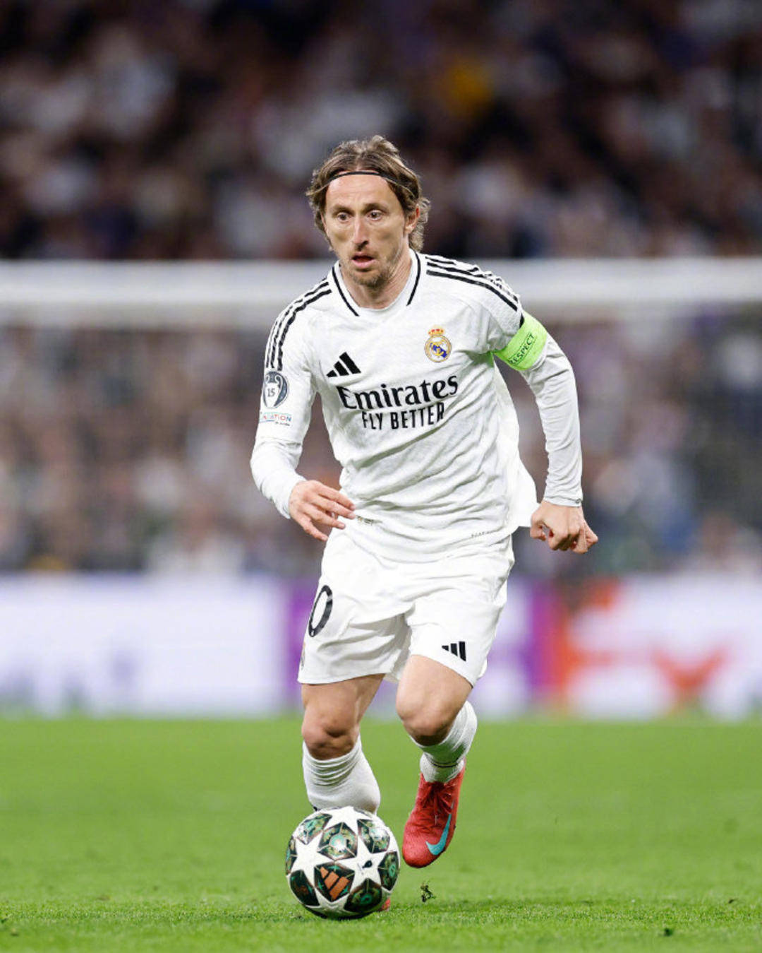 后卫身体对抗强度惊人，主帅盛赞